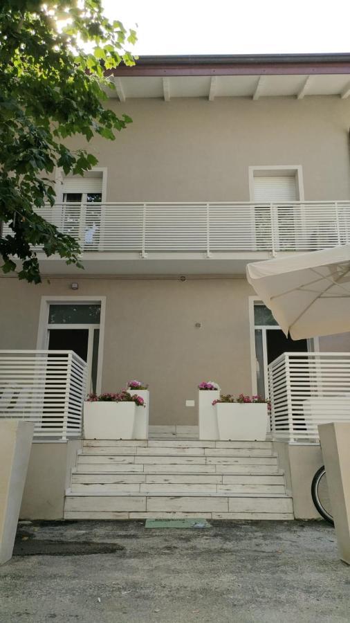 Appartamenti Diffusi Di Villa Fiorita Con Accesso Alle Piscine Della Struttura Principale Cattolica Dış mekan fotoğraf