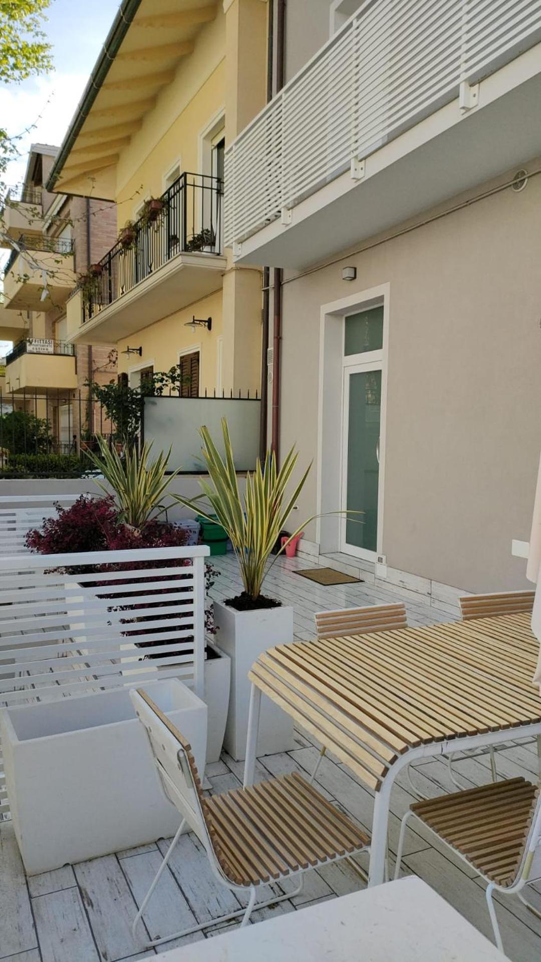 Appartamenti Diffusi Di Villa Fiorita Con Accesso Alle Piscine Della Struttura Principale Cattolica Dış mekan fotoğraf